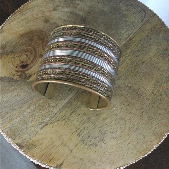 Metal cuff bracelet - Picture 2 of 3